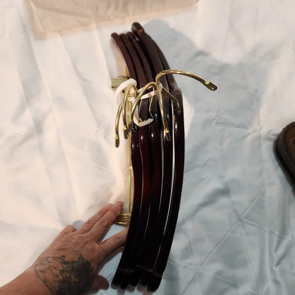 QUALITY HANGER NEW WITH CLIP CHERRY COLOR GOLD CLIP 12 For $25 Sz 17.5